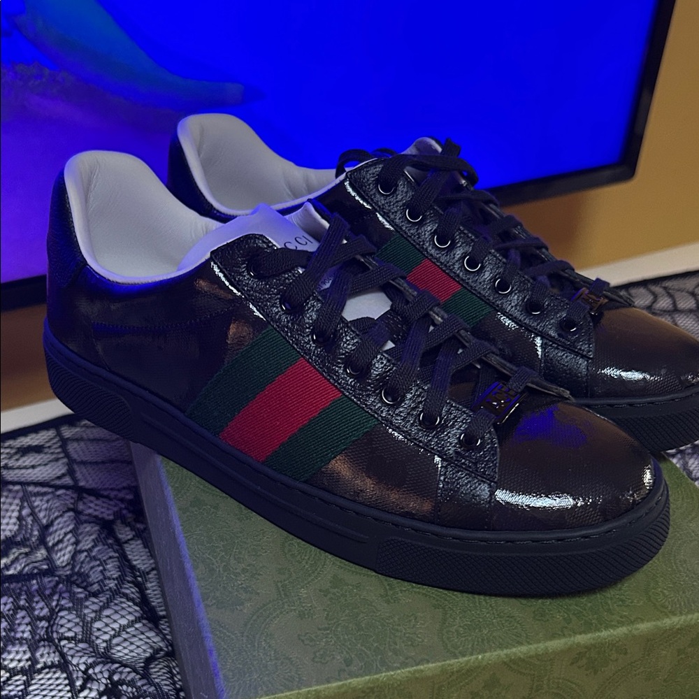 Gucci Men's Shiny Black Sneakers with Red and Green Stripes